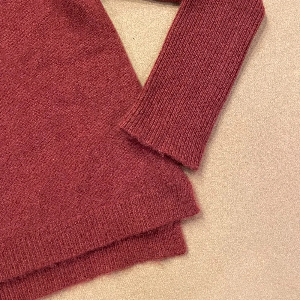 Saks Fifth Avenue Cold Shoulder Cashmere Sweater Size Medium - Picture 2 of 12